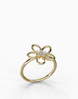 טבעת Nicole מזהב צהוב בעיצוב פרח משובצת 6 יהלומים
