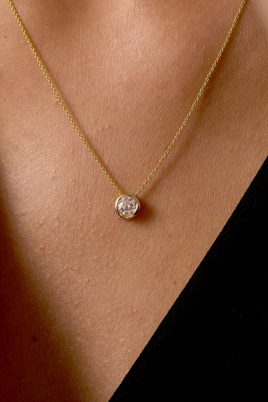 שרשרת סוליטר עם יהלום טבעי על הצוואר - מתנה מושלמת ומרגשת לציון רגעים מיוחדים