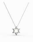 שרשרת מגן דוד משובצת יהלומים מזהב לבן – עיצוב עוצמתי ואלגנטי