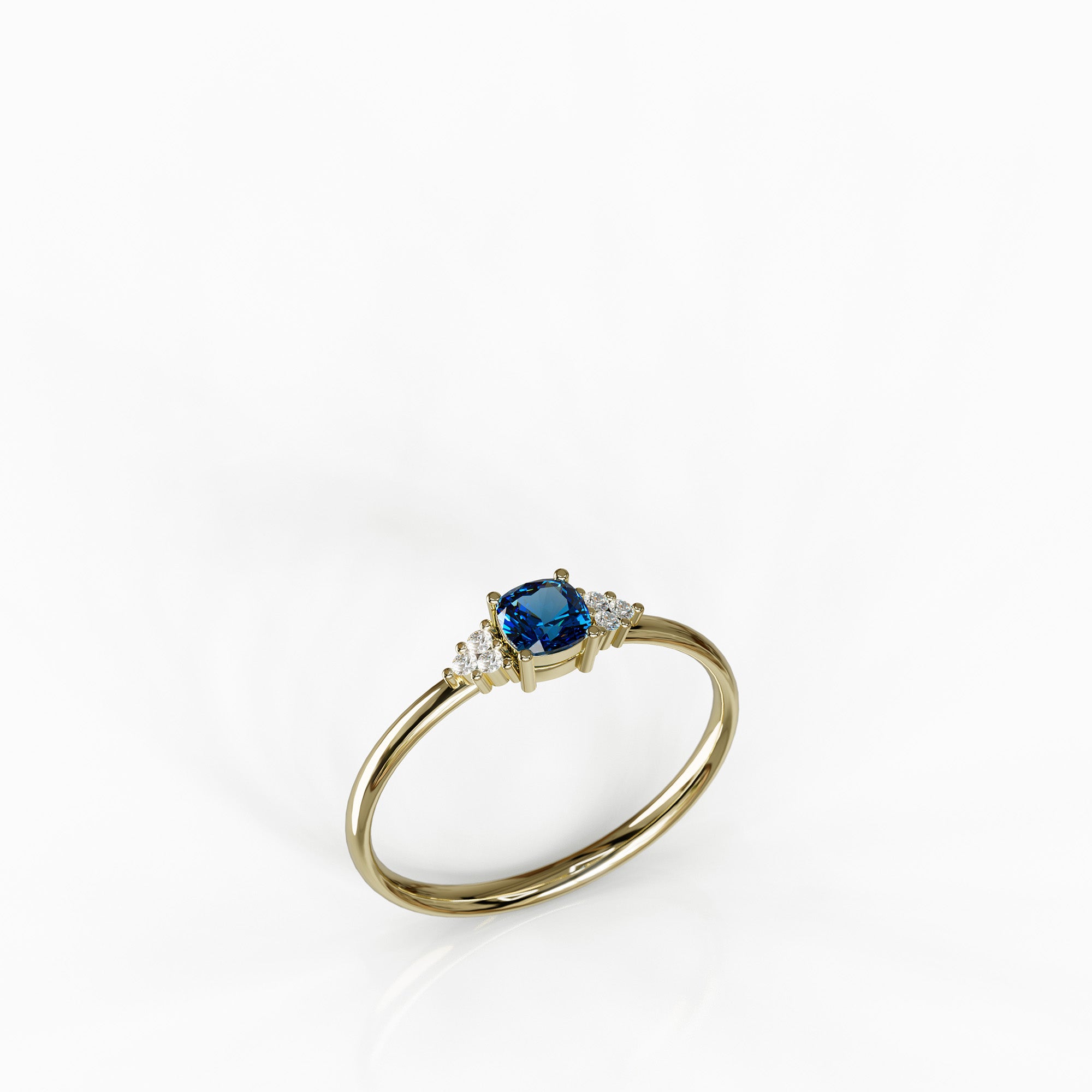 טבעת Luna מזהב צהוב בשיבוץ אבן ספיר ויהלומים