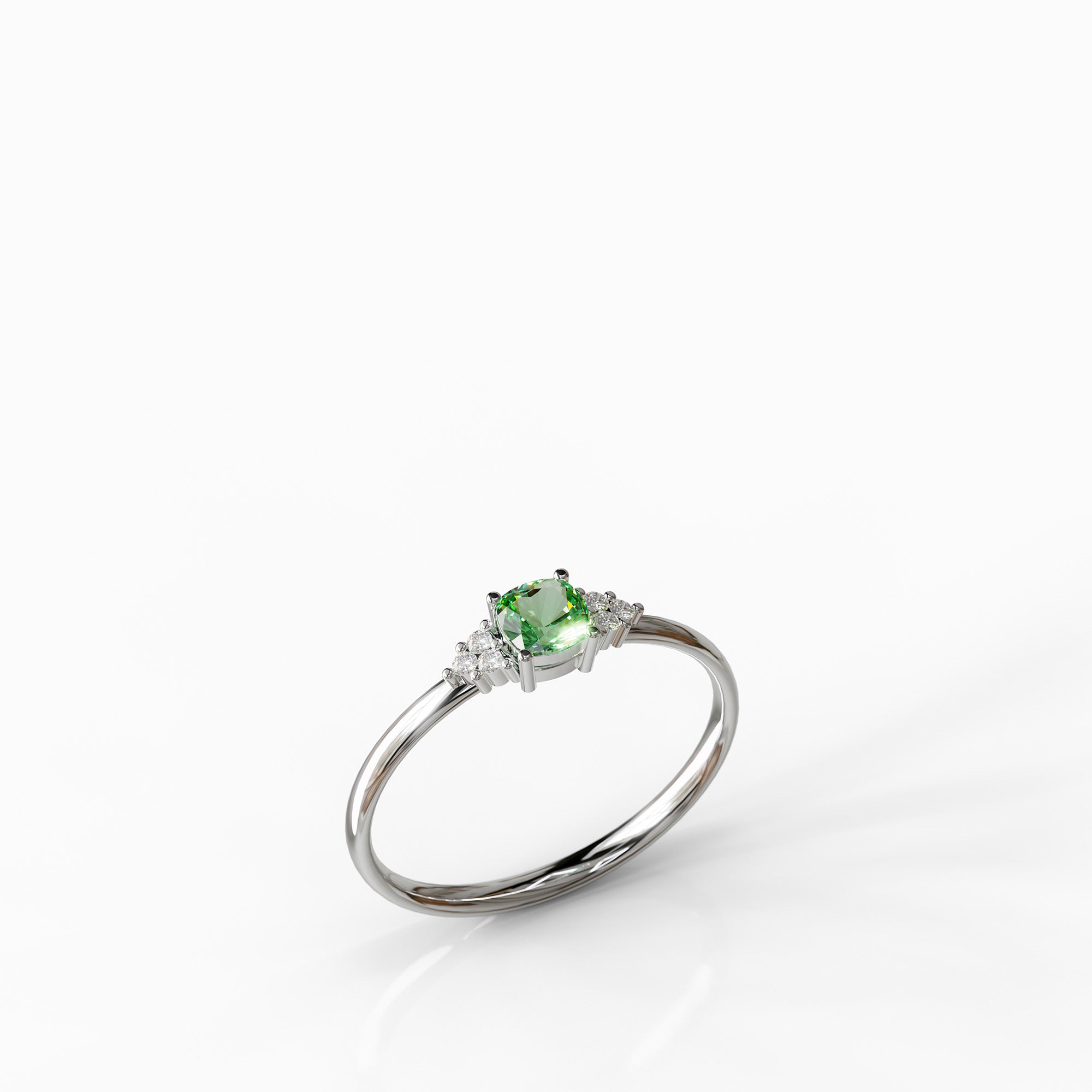 טבעת אמרלד ויהלומים דגם Luna מזהב לבן