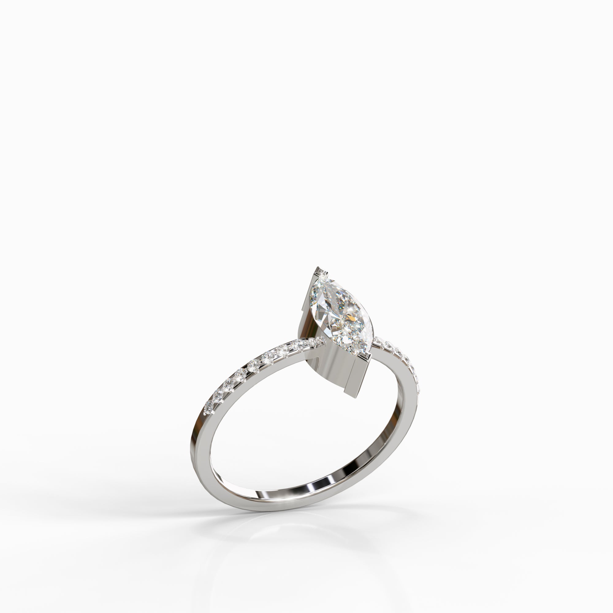 טבעת אירוסין Romi מזהב לבן 14 קראט בשיבוץ יהלום מרקיזה מרכזי ויהלומים קטנים בחישוק