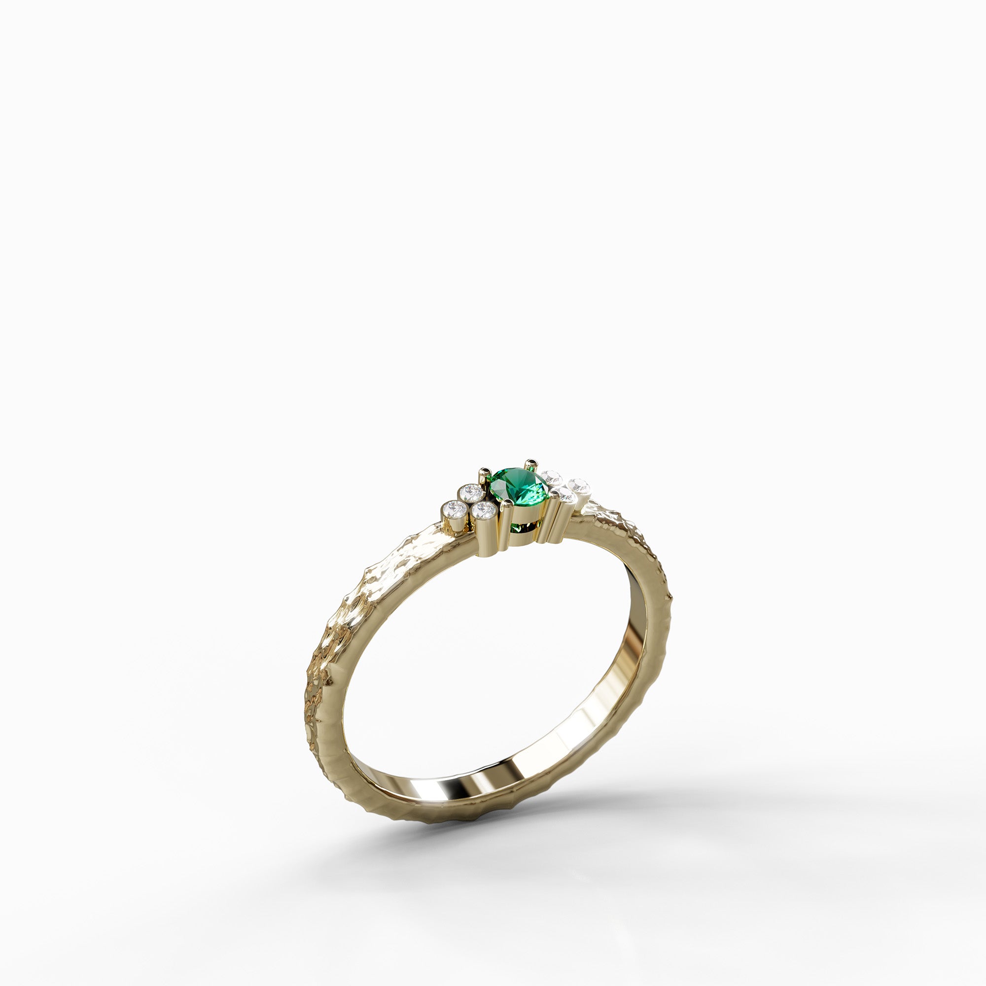 טבעת Shea מזהב צהוב בשיבוץ אבן אמרלד ויהלומי צד