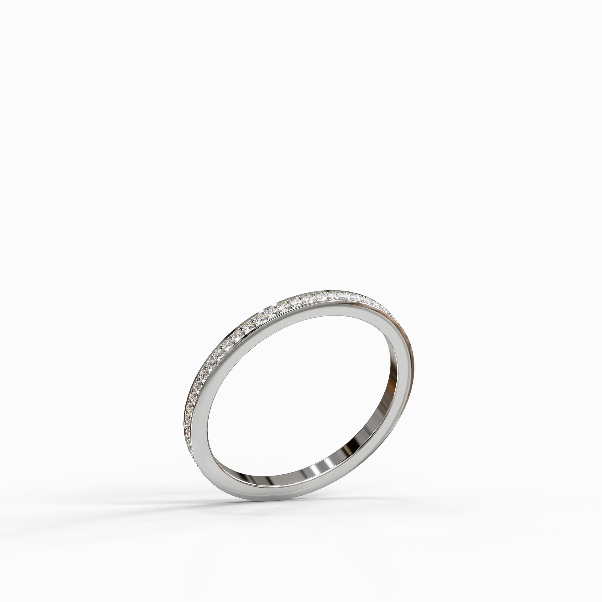 טבעת Shelly זהב לבן 14 קראט משובצת יהלומים טבעיים לאורך כל ההיקף