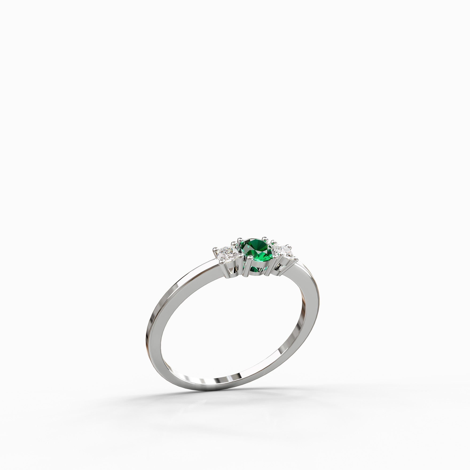 טבעת טוליפ זהב לבן 14 קראט משובצת אמרלד ויהלומים טבעיים