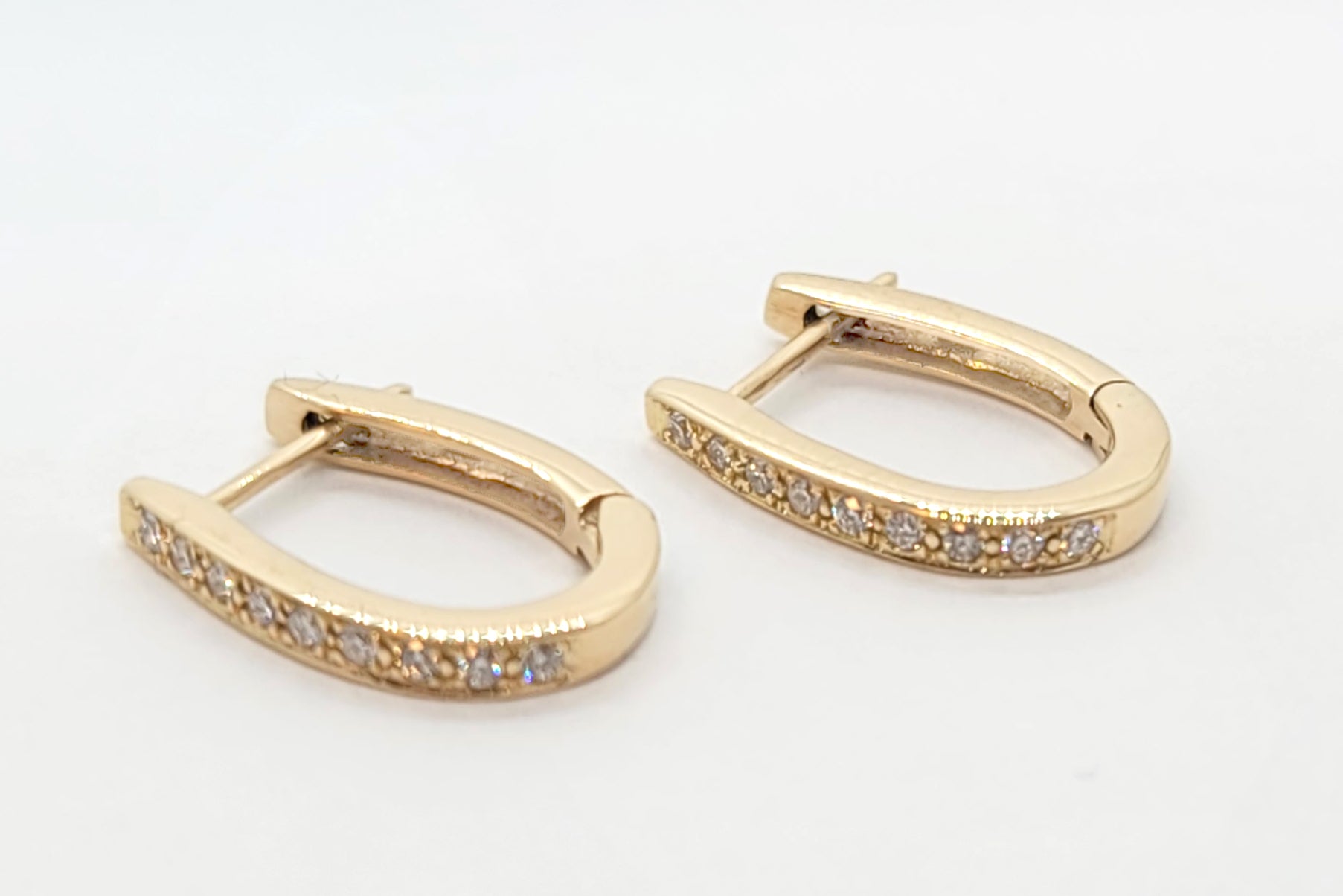 עגילי יהלומים דגם ג'סיקה בזהב צהוב 14 קראט בעיצוב קלאסי